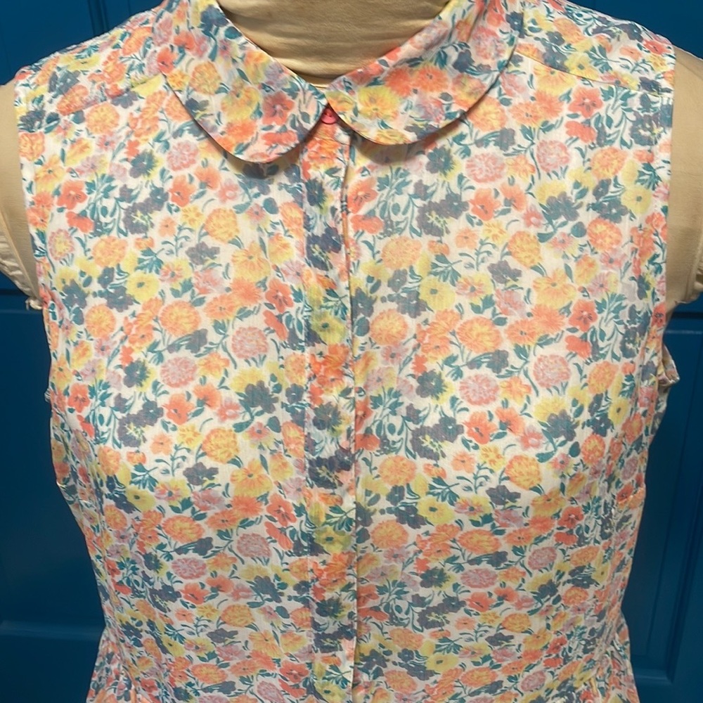 French Connection size 0, button front, Peter Pan collar.